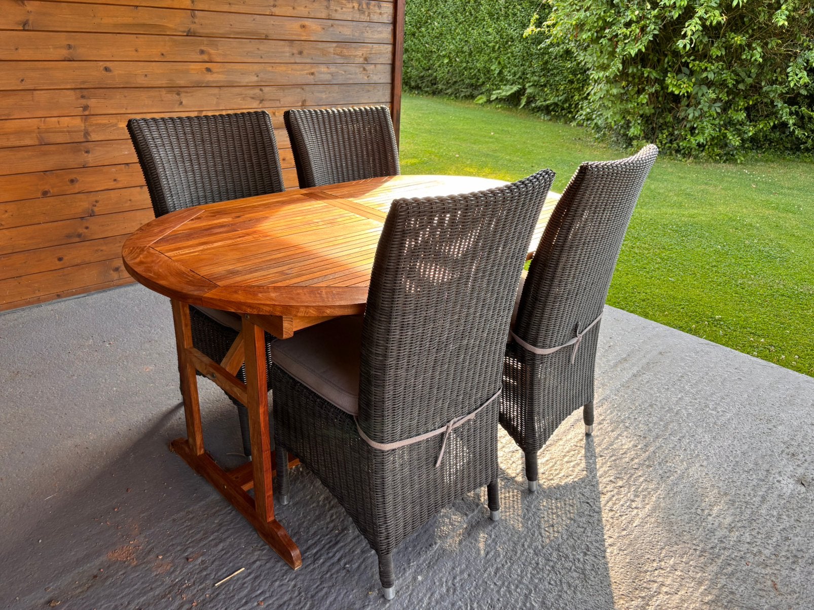 Table de jardin en teck avec 4 fauteuils – Très bon état, Enlèvement, Comme neuf, Table à dinner, Salons de jardin