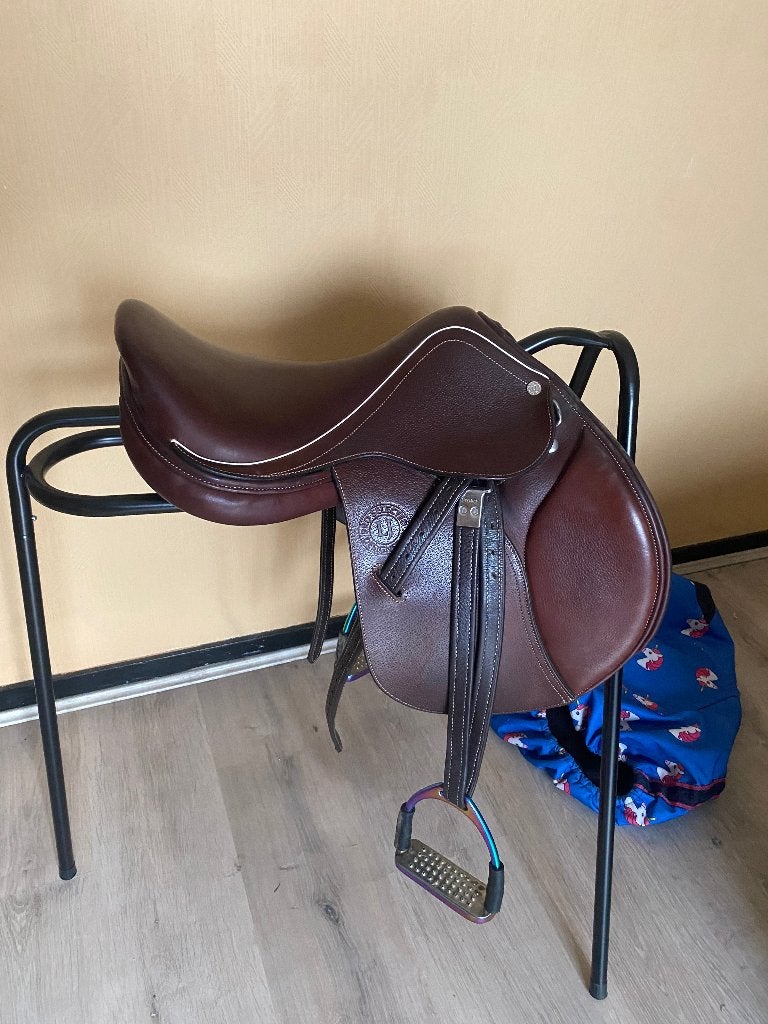 LJ springzadel 15”, Animaux & Accessoires, Chevaux & Poneys | Selles, Siège semi-creux, Obstacle, Comme neuf, Enlèvement