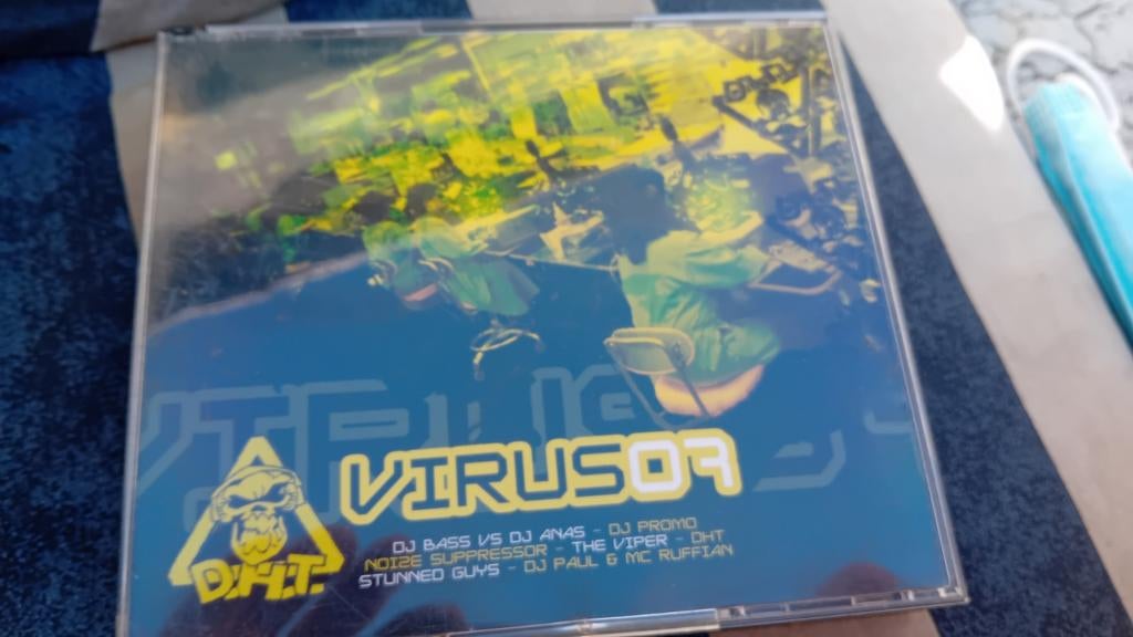 Double CD virus 7, CD & DVD, Enlèvement, Utilisé