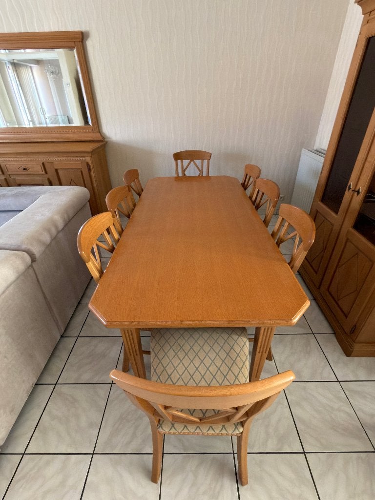 Table de salle à manger avec 8 chaises – finition chêne, Enlèvement, Utilisé, Classique, 8 chaises ou plus