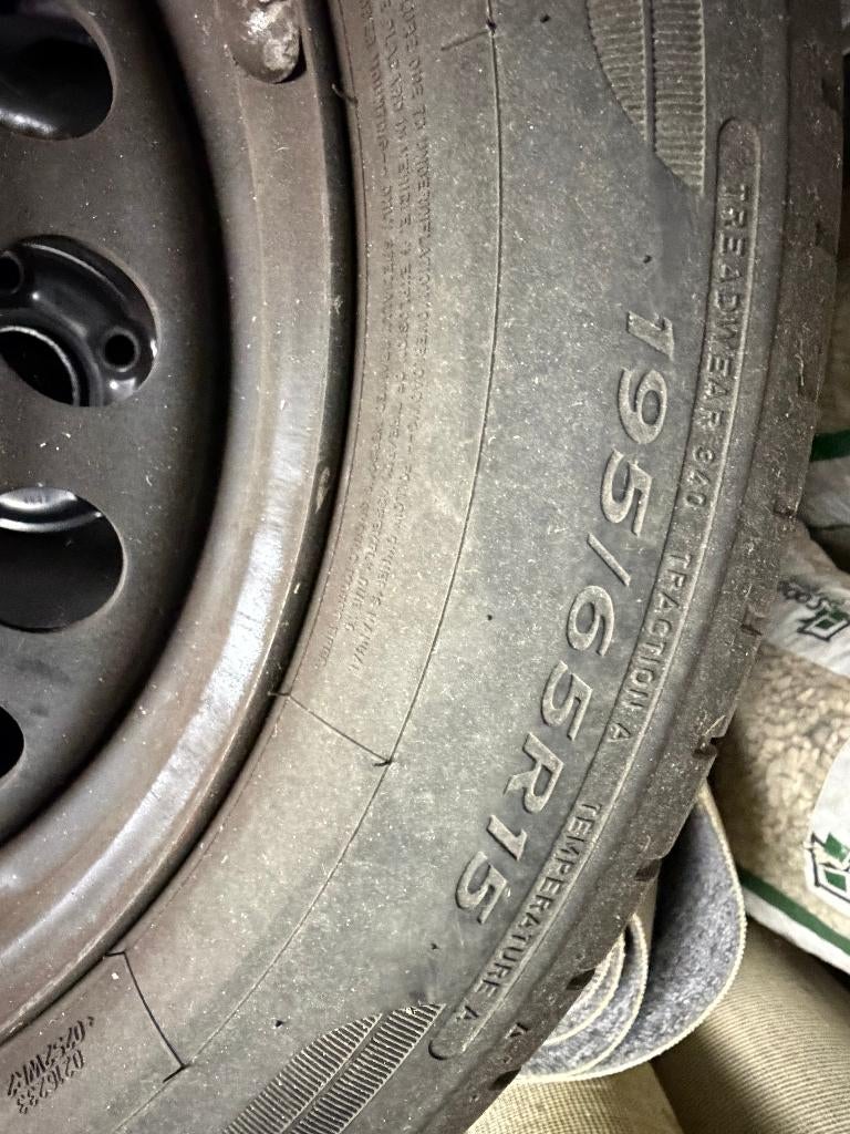4 Stalen velgen 15" met banden geschikt voor skoda, vw, audi, Auto-onderdelen, Banden en Velgen, Ophalen, Gebruikt, 15 inch, Velg(en)