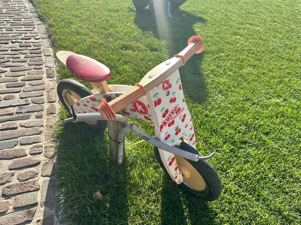 Houten loopfiets kiddimoto, Kinderen en Baby's, Speelgoed | Buiten | Voertuigen en Loopfietsen, Ophalen, Gebruikt, Loopfiets