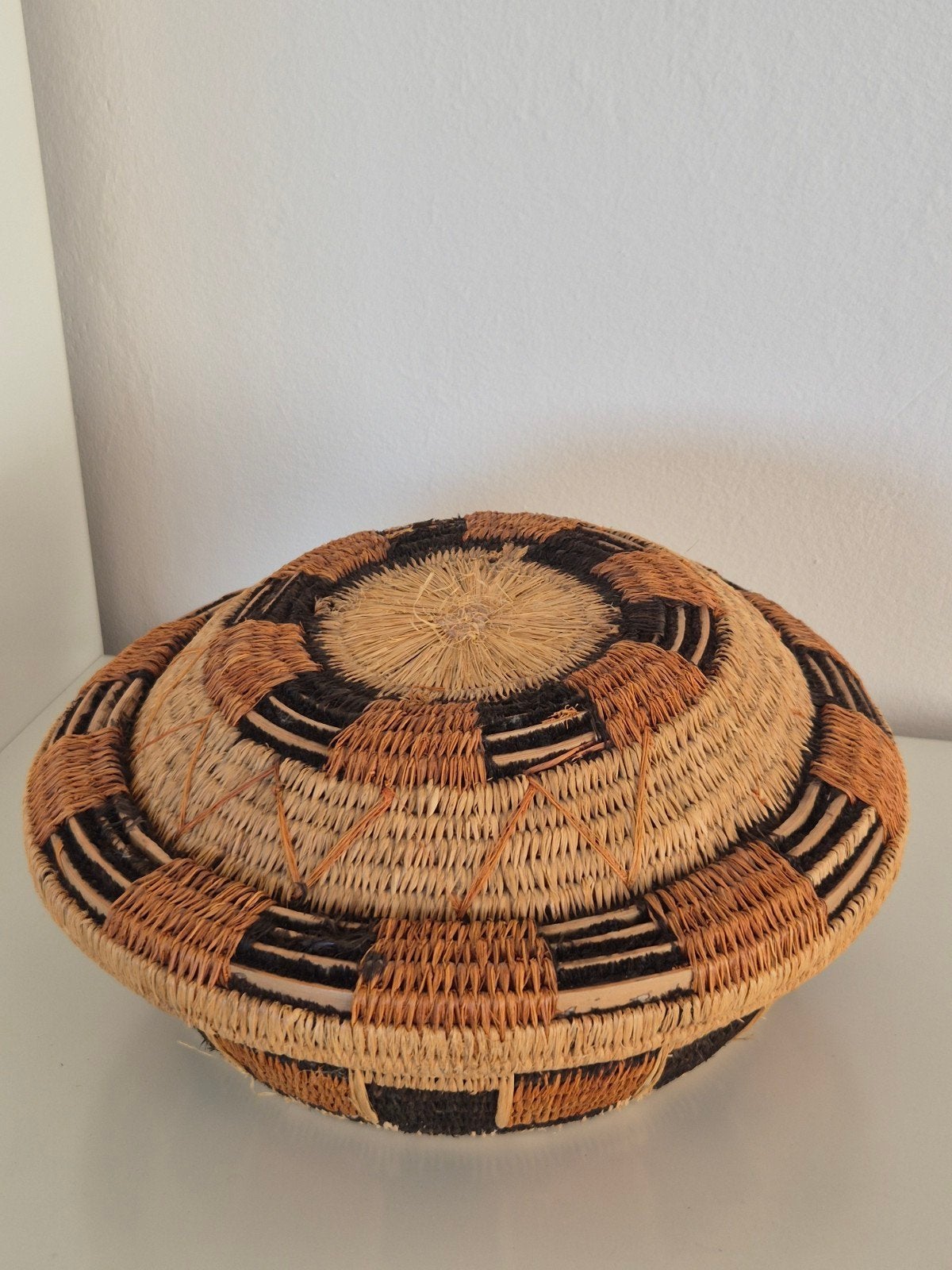 Panier Kuba du Congo, Antiquités & Art, Fait main, Afrique, Enlèvement ou Envoi, Beige