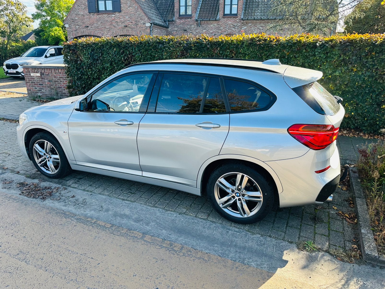 BMW X1 M pack benzine 1.5 twin turbo, Auto's, Euro 6, Alcantara, Trekhaak, 5 deurs