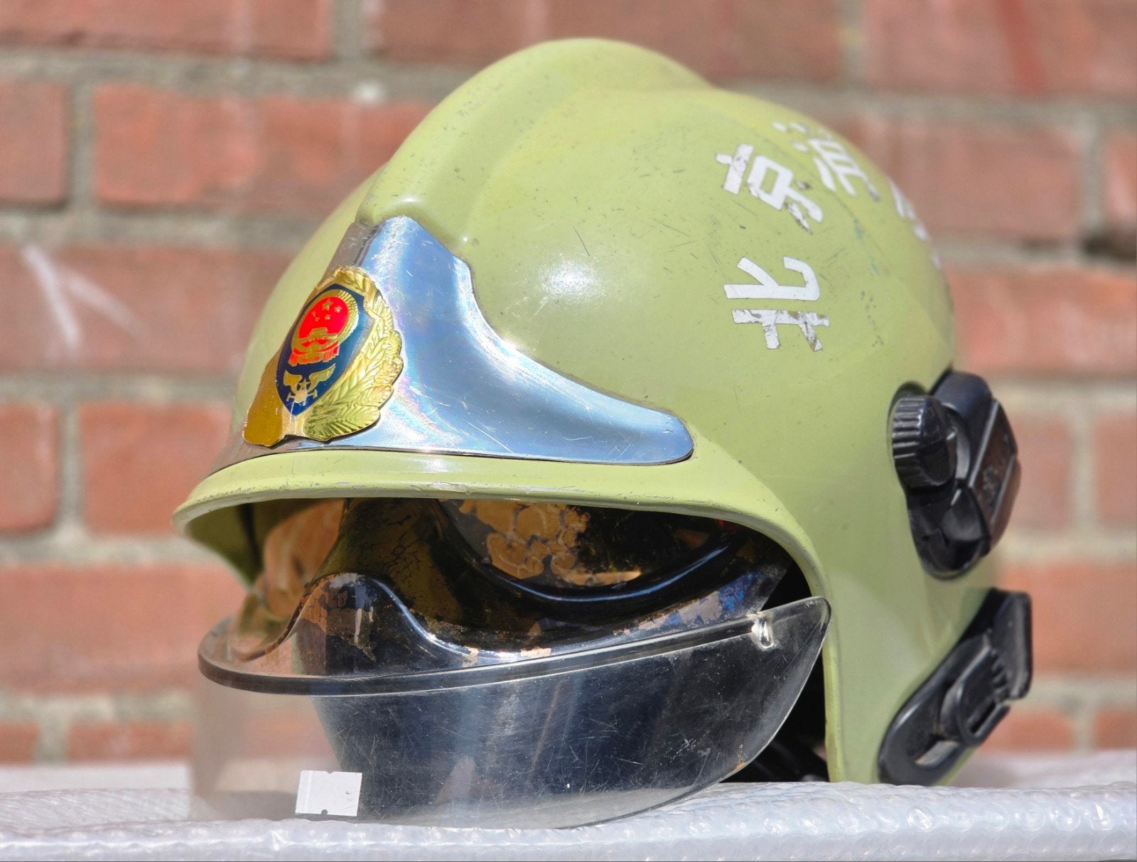 Casque de sapeurs-pompiers chinois MSA F1SF, Collections, Enlèvement ou Envoi