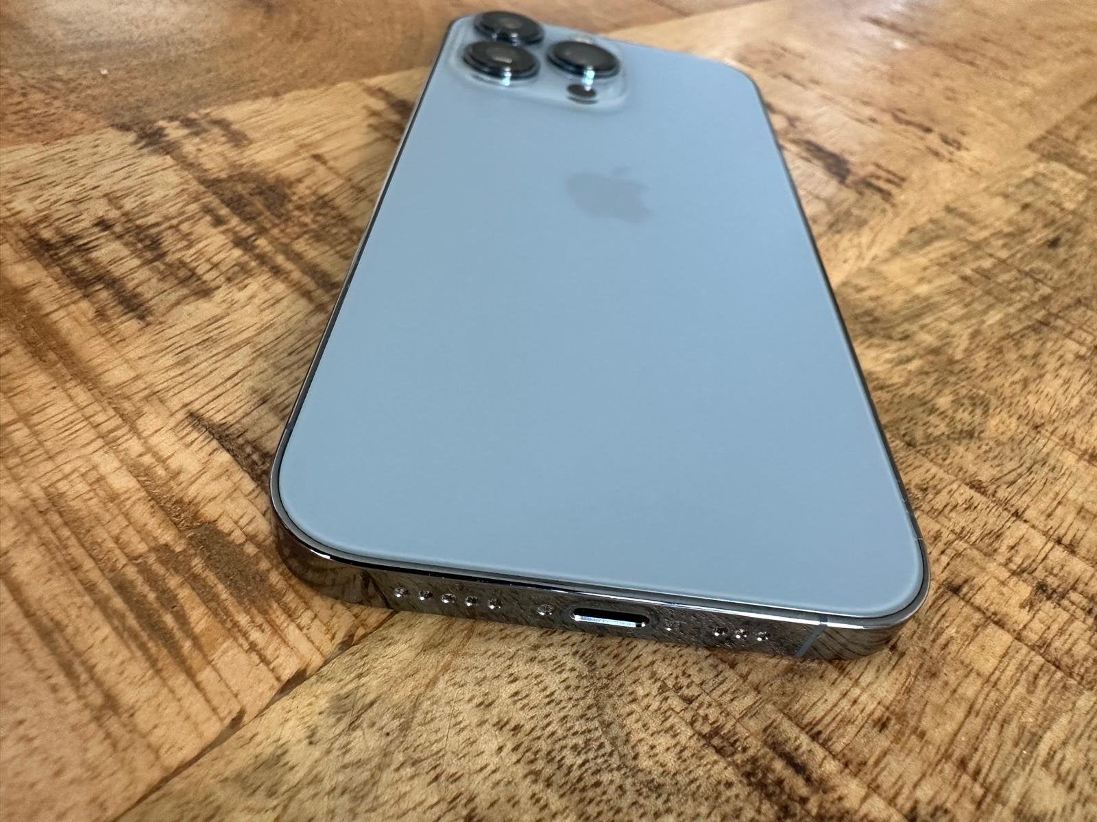 Iphone 13 pro werkt 100% perfect, Télécoms, Téléphonie mobile | Housses, Coques & Façades | Apple iPhone, IPhone 13, Comme neuf