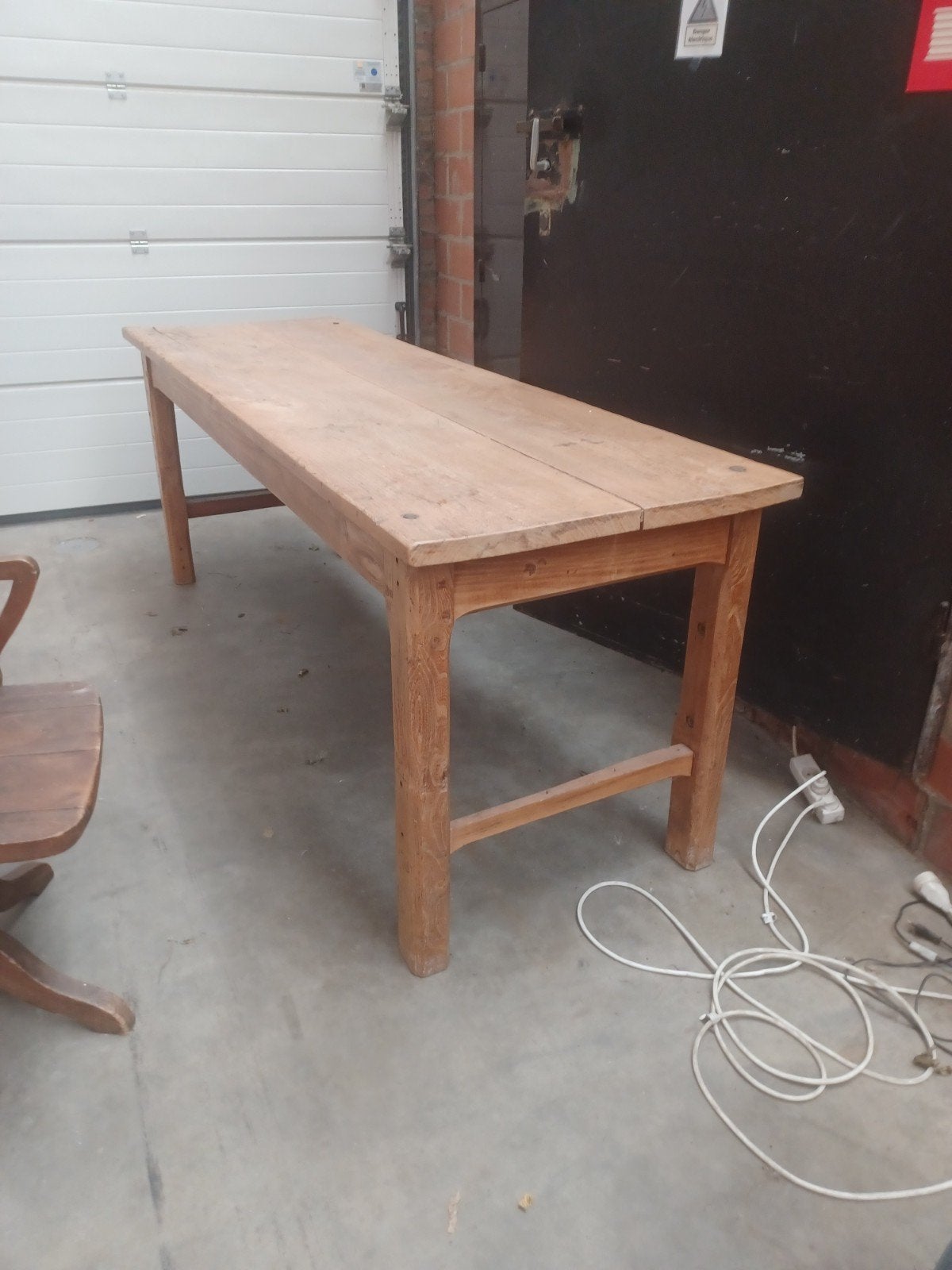 Table massive, Enlèvement