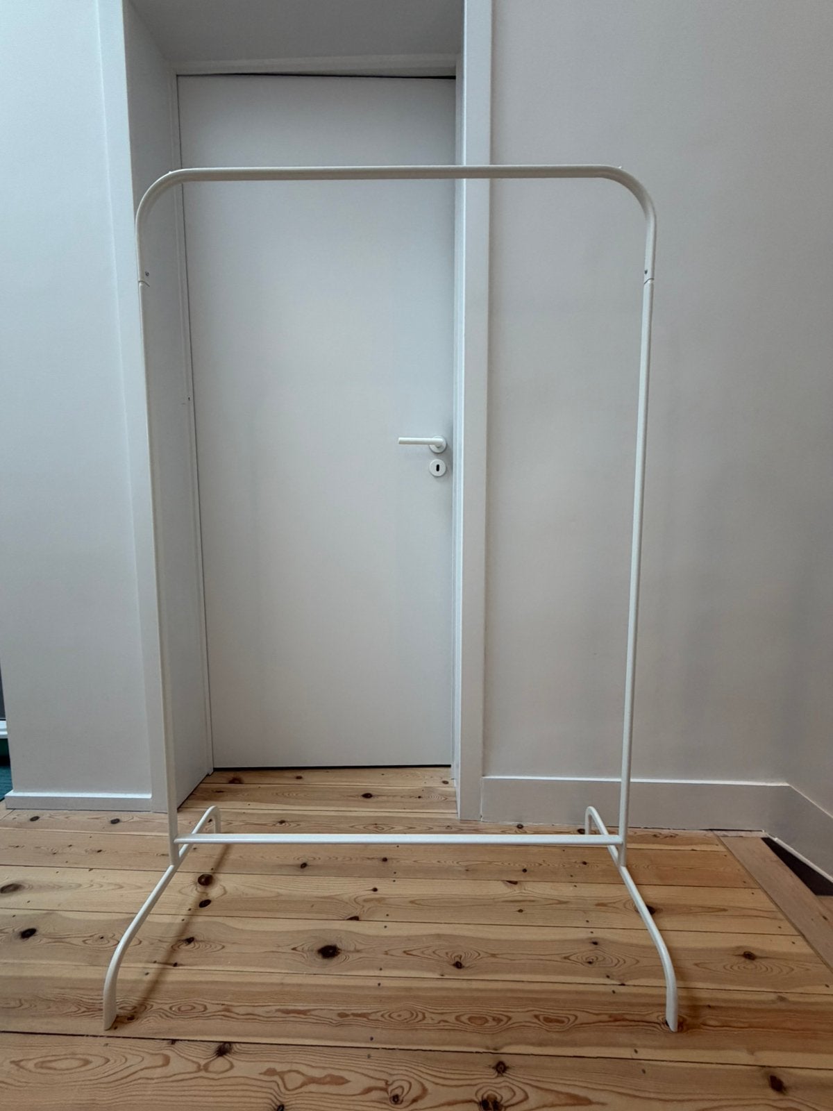 Clothes rack - IKEA MULIG, Kleding | Dames, Ophalen, Zo goed als nieuw