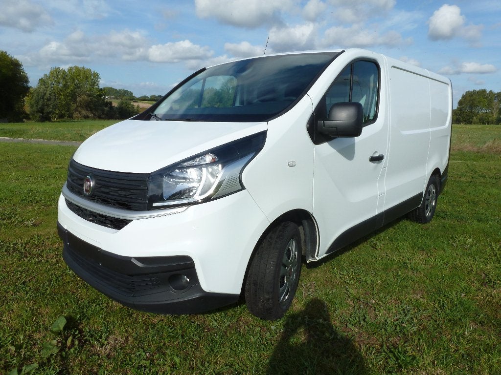 Talento 16d met trekhaak, navigatie. 9752euro + BTW, Autos, Euro 6, Entreprise, 2000 kg, Boîte manuelle