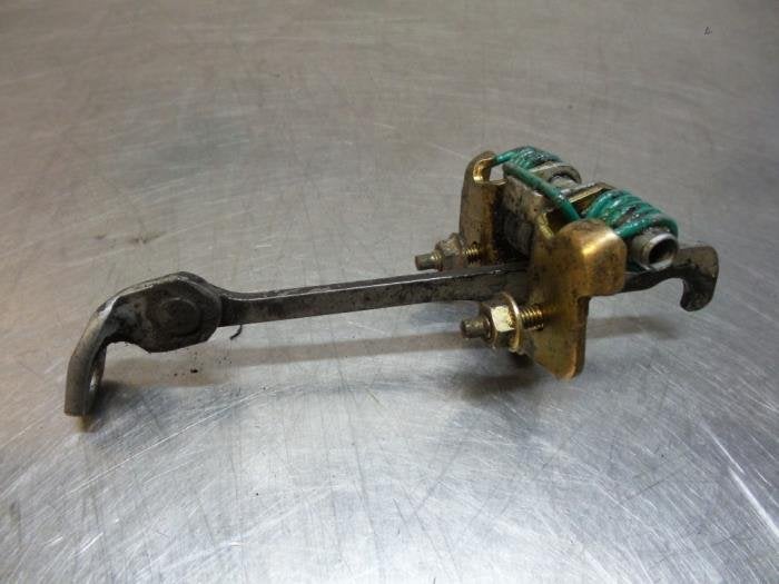 Butée 4portes arrière gauche d'un Renault Clio (Clio 1 91-, Renault, -, Utilisé, -