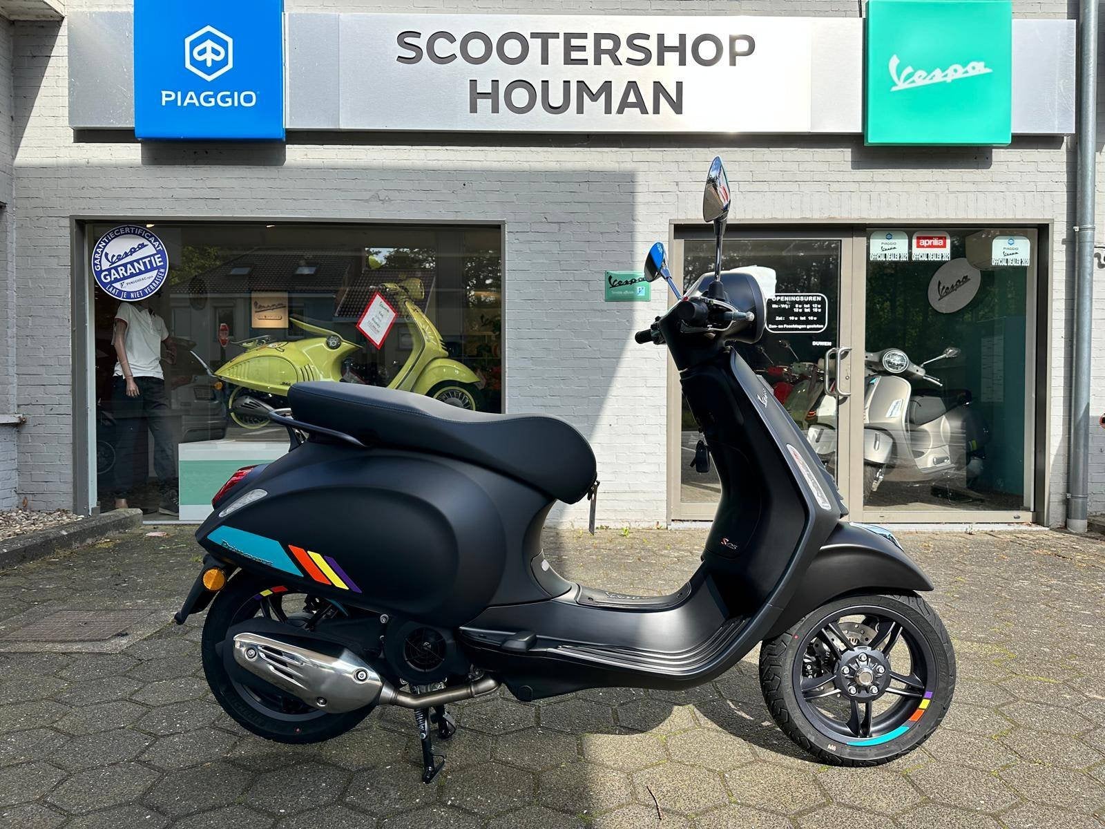 Vespa Primavera S 125 cc NERO CONVINTO MATT (nr.142), Fietsen en Brommers, Nieuw, Vespa S, 125 cc, Benzine