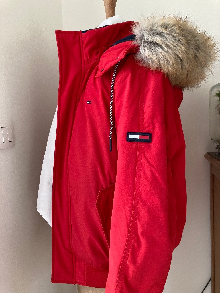JAS ROOD - unisex - T. Hilfiger  - € 45,00, Ophalen, Rood