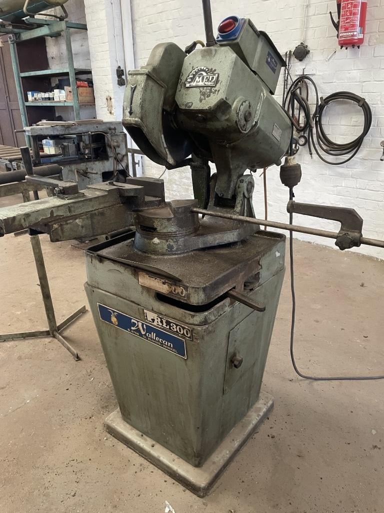 MACHINE À SCIER LES MÉTAUX - professionnelle, Bricolage & Construction, Outillage | Scies mécaniques, Enlèvement, Utilisé