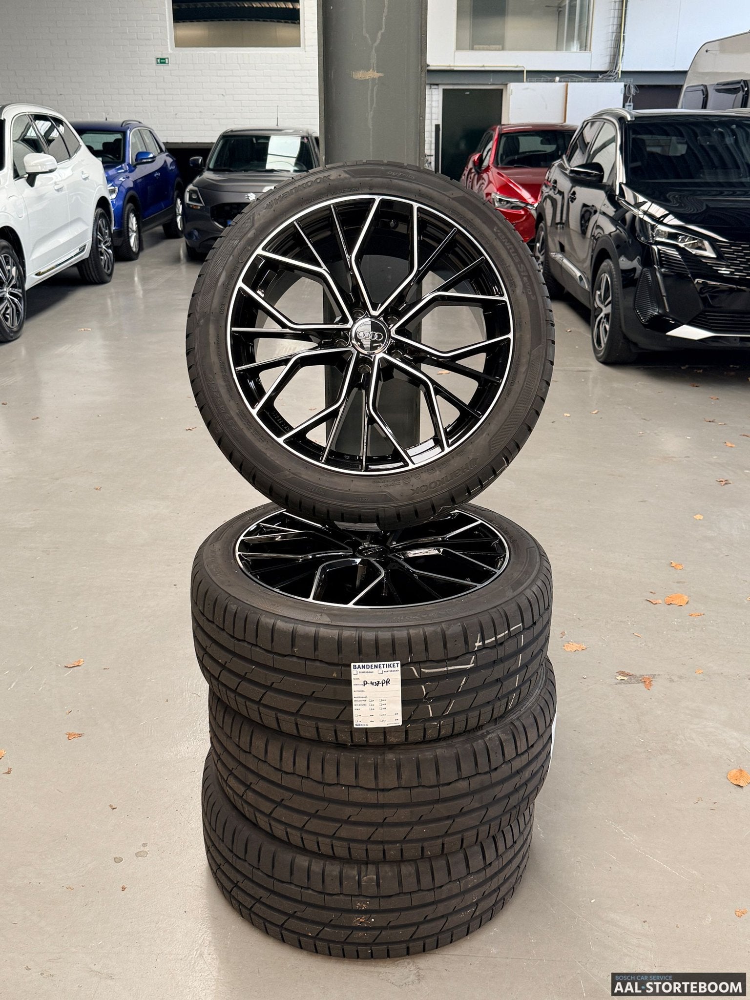 Nieuwe set zomerbanden Hankook 235/45 R19 lichtmetalen velge, Auto-onderdelen, Banden en Velgen, Gebruikt, -, -, Banden en Velgen