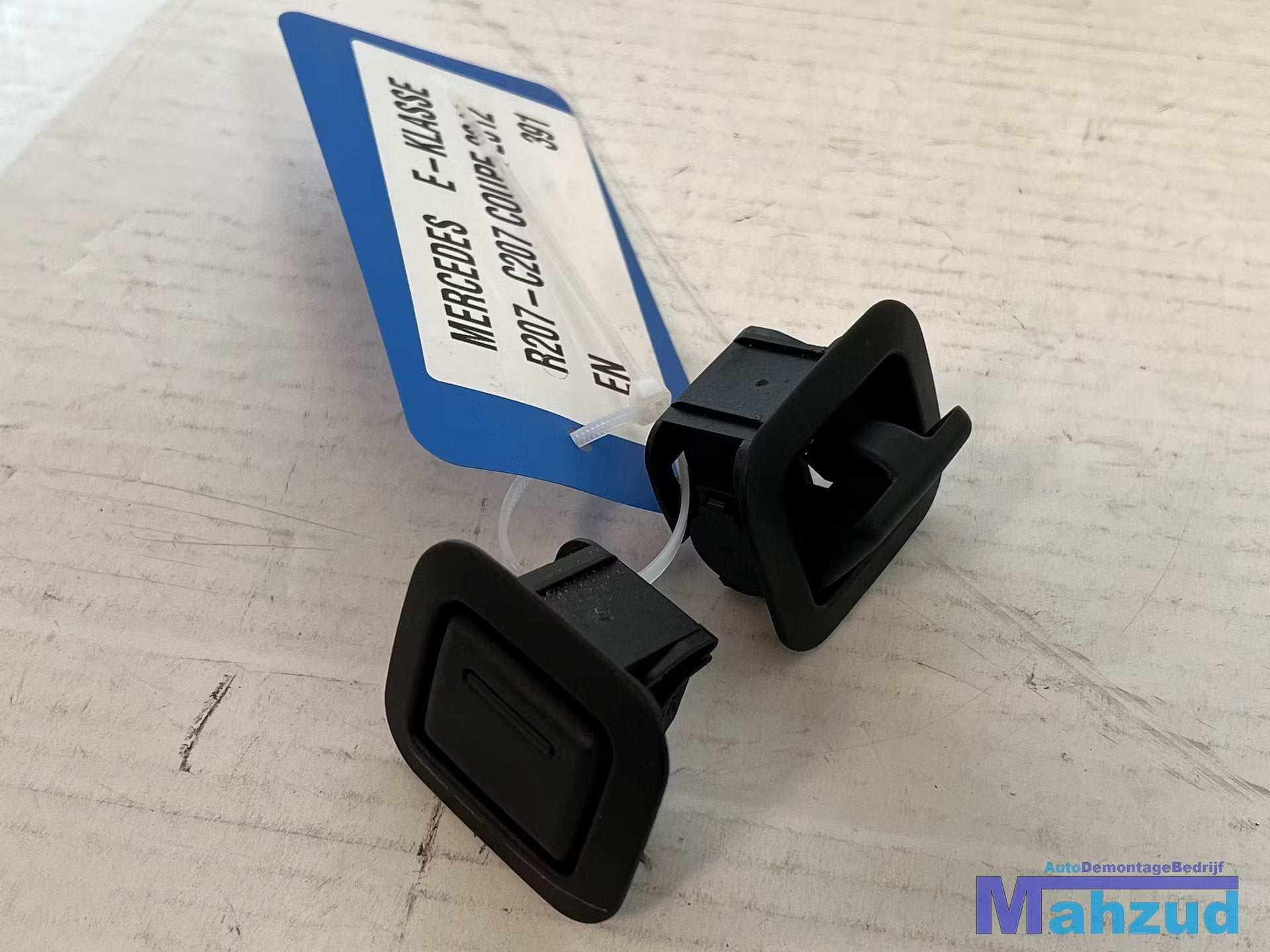 MERCEDES E klasse C207 hemel hanger haakje 2009-2016, Auto-onderdelen, Gebruikt, Mercedes-Benz AG, Mercedes-Benz, Mercedesstrasse 120
70372  Stuttgart, DE