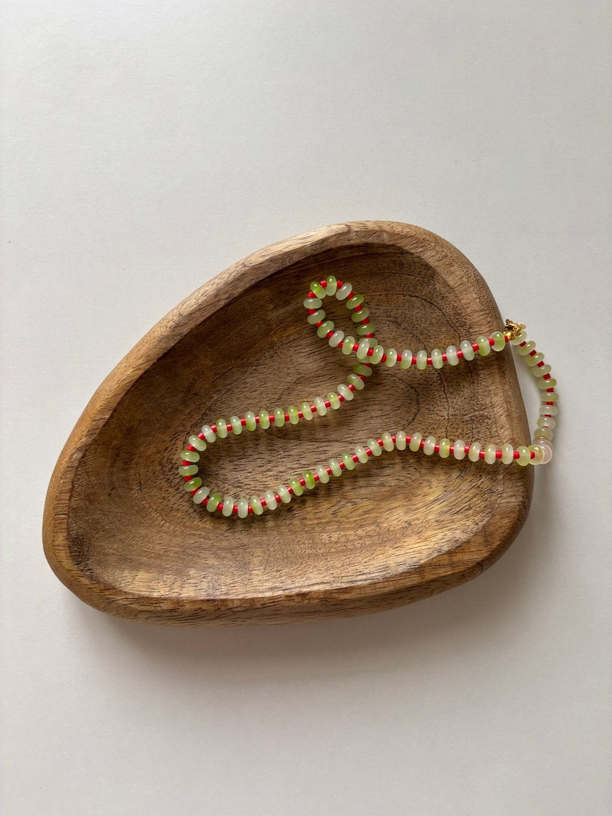 Handmade glassbead necklace green, Handtassen en Accessoires, Ophalen of Verzenden, Nieuw, Groen, Overige materialen