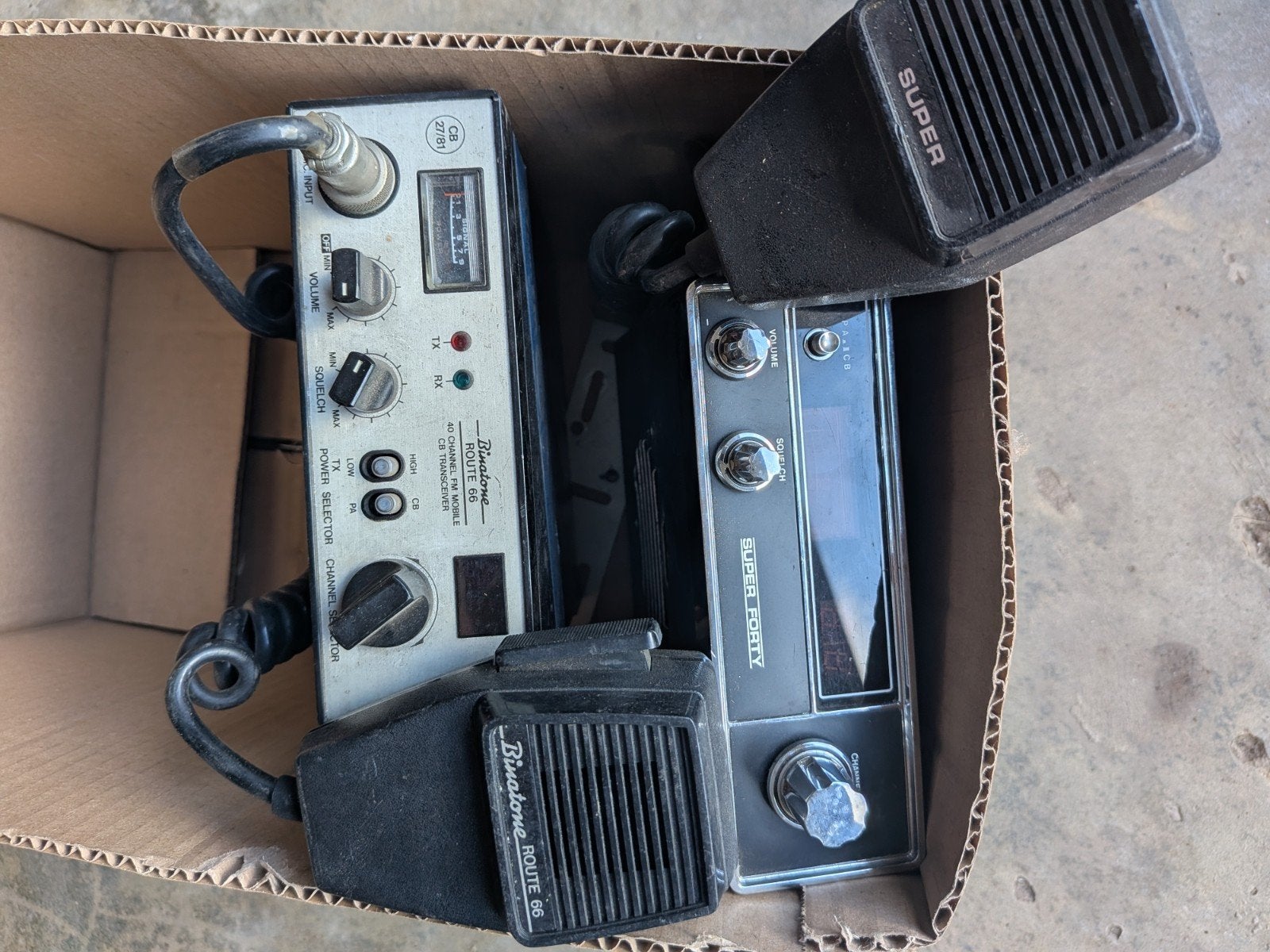 2 radios  CB, Enlèvement ou Envoi