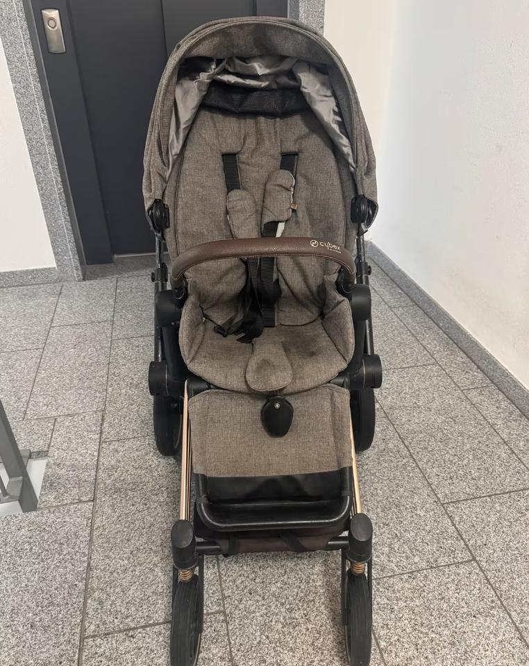 une poussette en bon état, Enlèvement ou Envoi