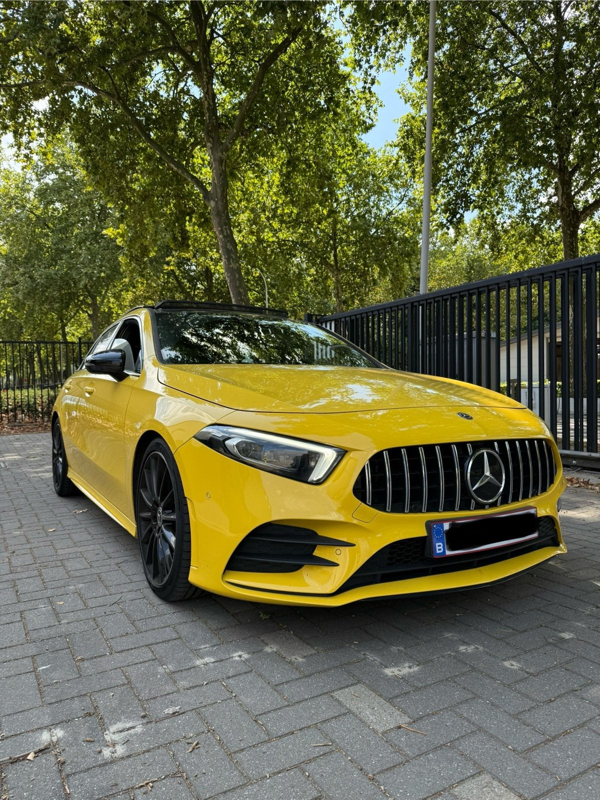 Mercedes Benz A220D AMG PAKKET, Auto's, Mercedes-Benz, Automaat, Zwart, Geel, Bedrijf
