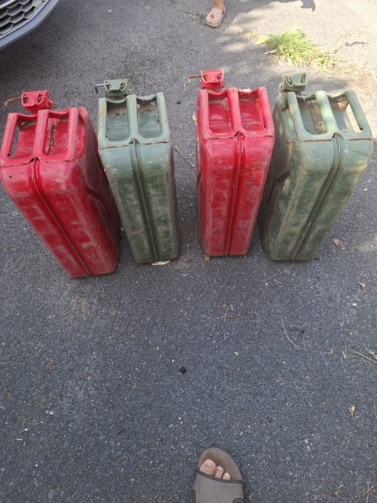 4 jerricans à vendre, Divers, Enlèvement, Comme neuf