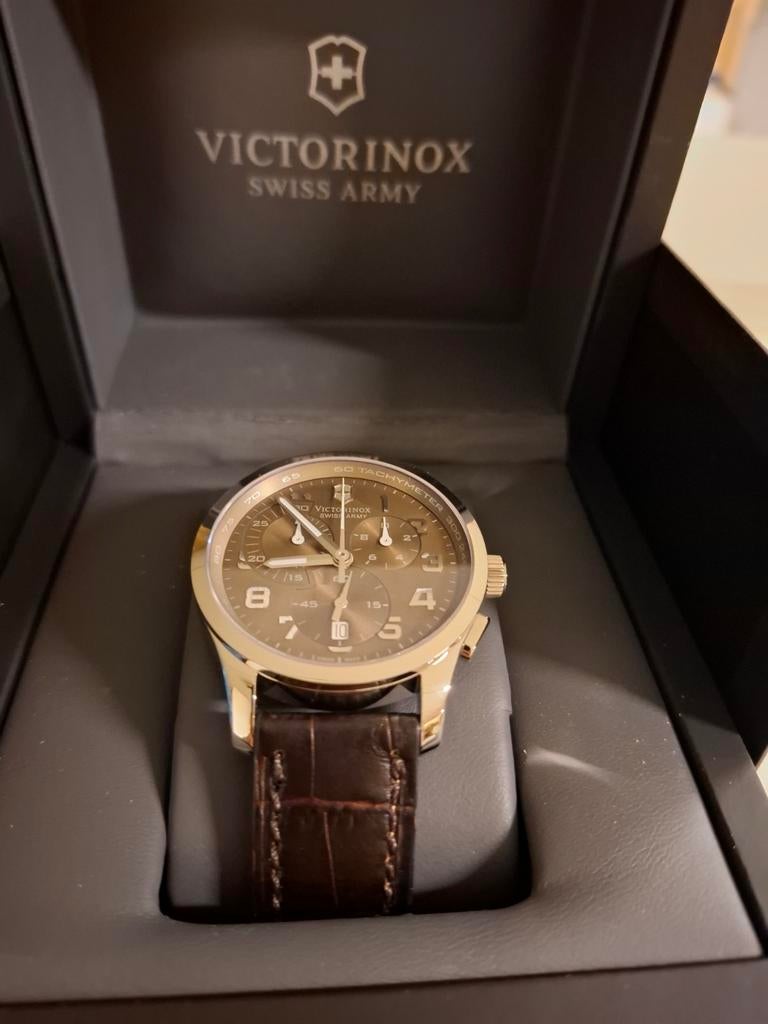 Victorinox Swiss Army Chronograph -V.241297 – Nieuw in Doos, Handtassen en Accessoires, Horloges | Heren, Ophalen