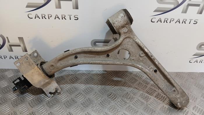 Bras de suspension avant gauche d'un Mercedes CLA, 3 mois de garantie, Utilisé, -, -