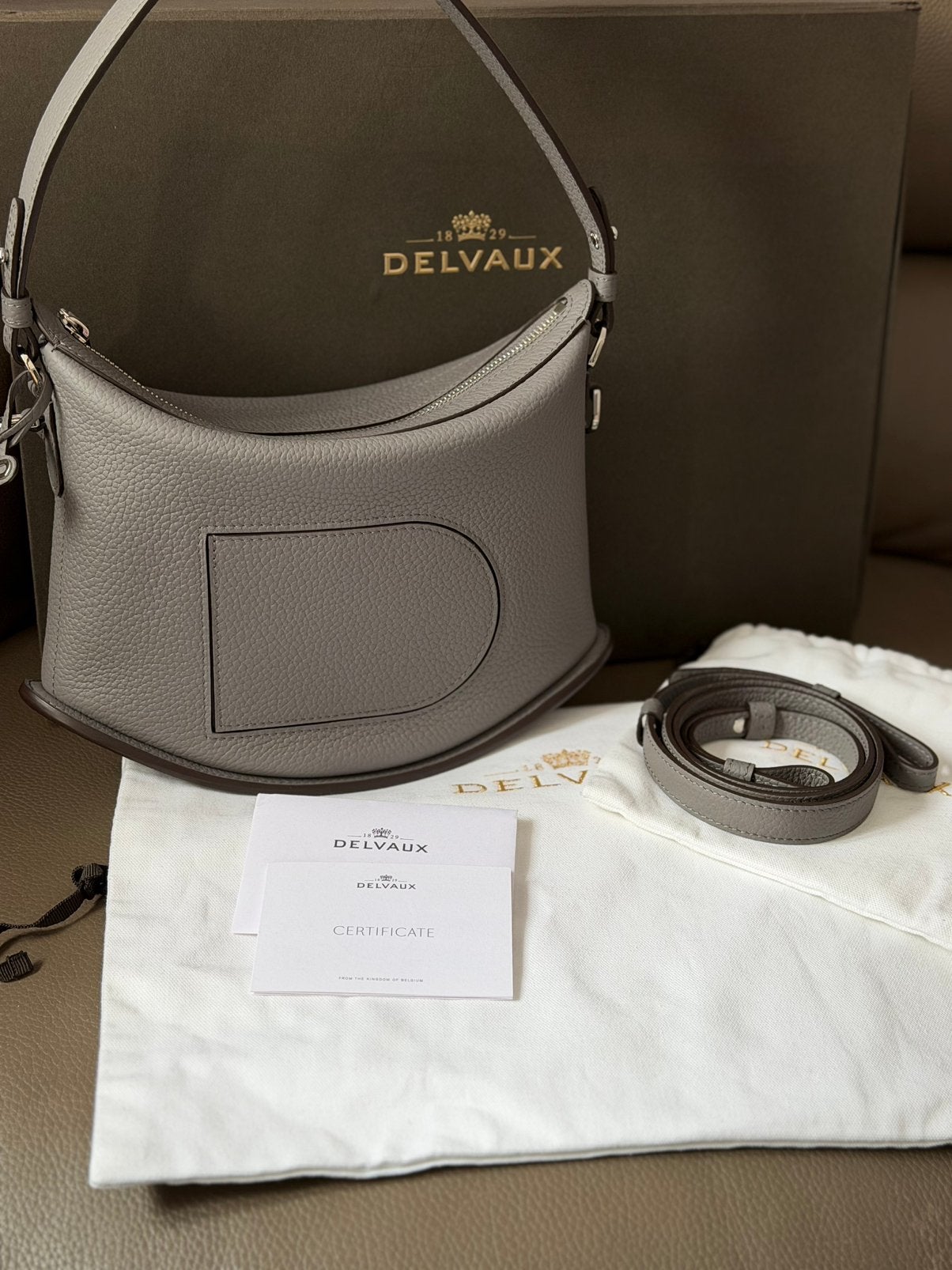 Sac Delvaux Pin Swing Taurillon Soft neuf avec certificat, Bijoux, Sacs & Beauté, Enlèvement ou Envoi, Comme neuf