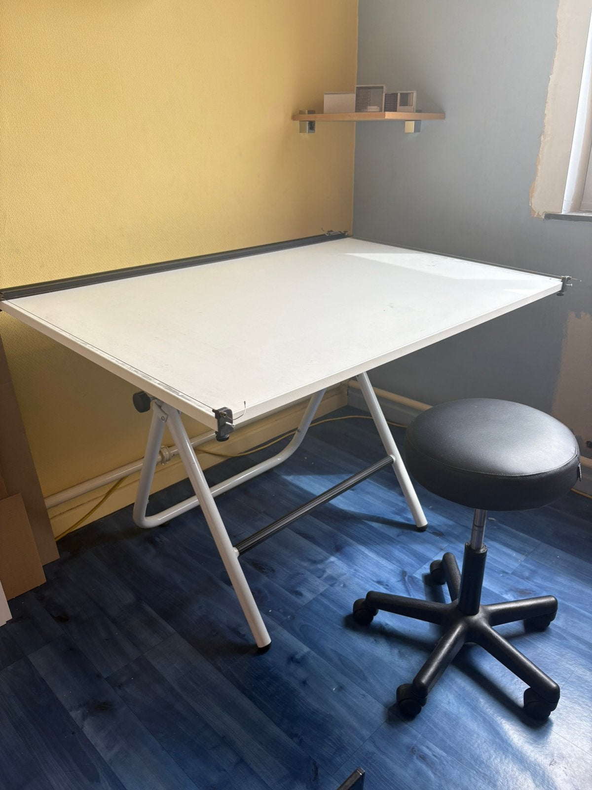 Verstelbaar en kantelbare tekentafel (Bieffe) met kruk, Doe-het-zelf en Bouw, Ophalen, Zo goed als nieuw