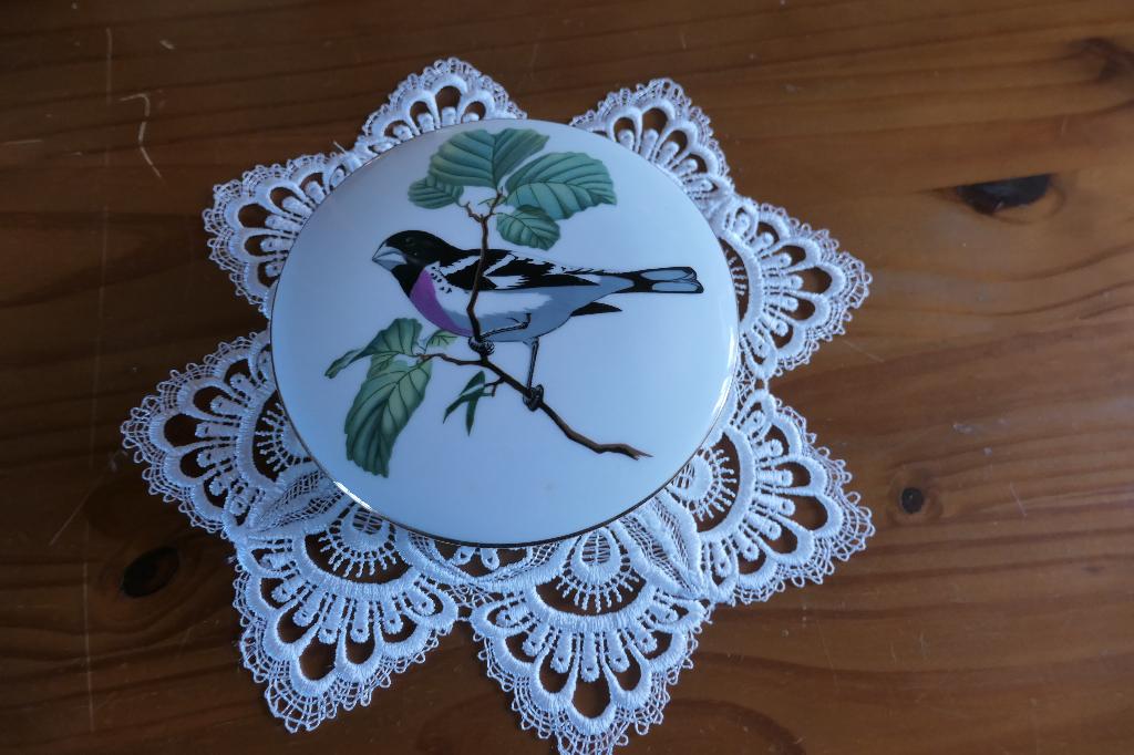 Bonbonnière  Porcelaine de Paris LIMOGES, Enlèvement