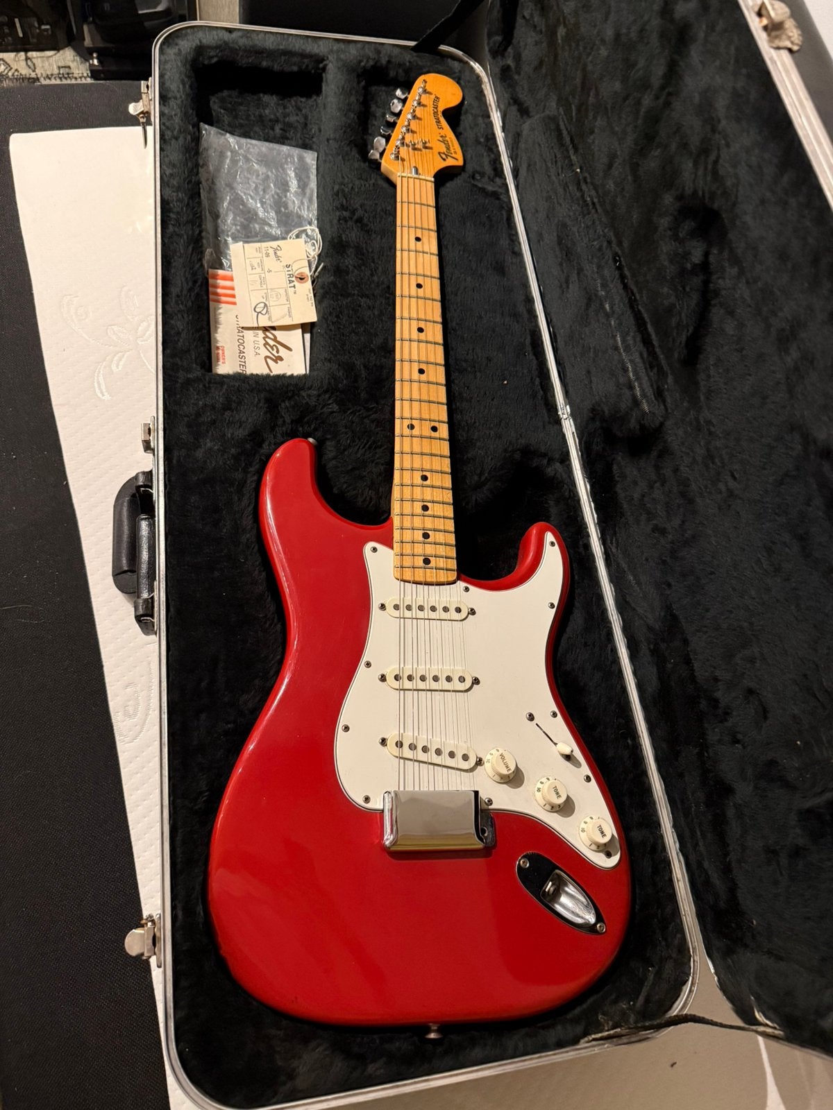 Fender Stratocaster 1979 - rood, Muziek en Instrumenten, Snaarinstrumenten | Gitaren | Elektrisch, Ophalen of Verzenden, Zo goed als nieuw