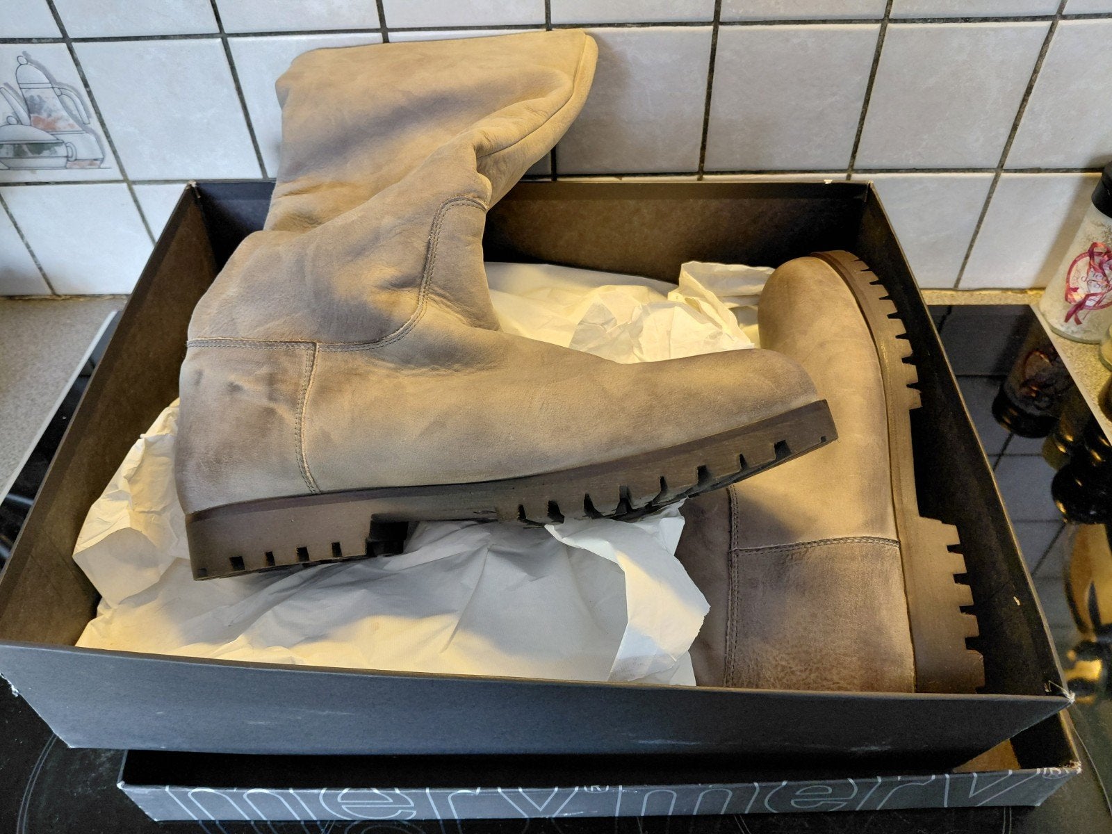 Nouvelles bottes taupe 42, Enlèvement