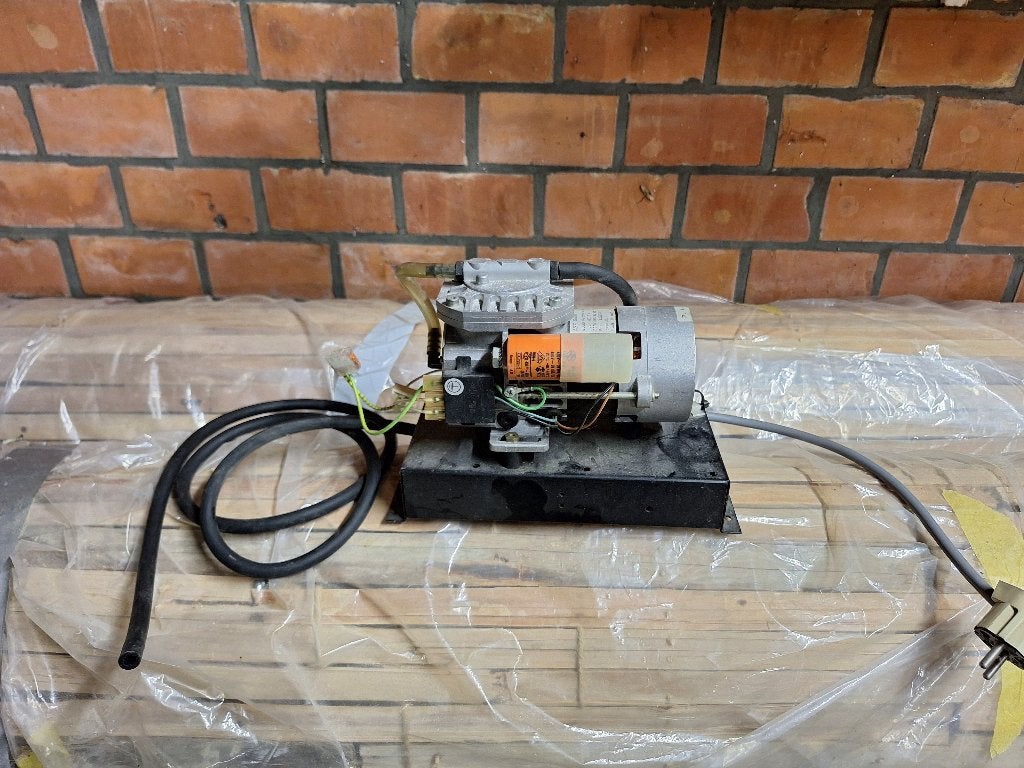 Thomas Membraan Vacuümpomp – Typ 8010 V, Ophalen, Gebruikt, Minder dan 400 watt, Overige typen