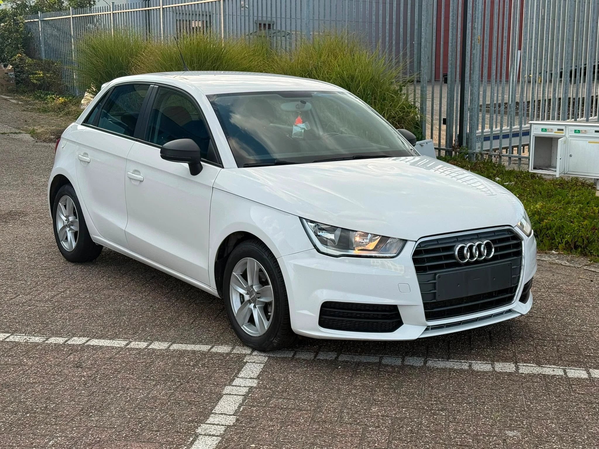 AUDI A1 / 1.0 TFSI / 81000KM / 1STE EIGENAAR, Auto's, Stof, Euro 6, 95 pk, Bedrijf
