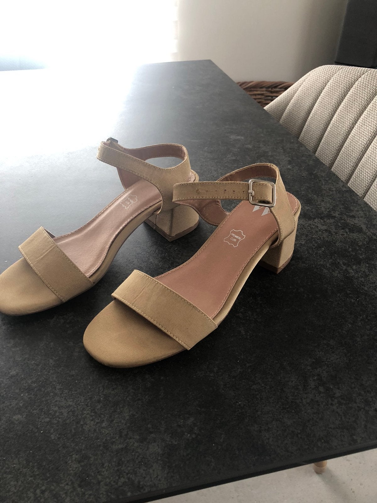 Sandales, Ophalen, Zo goed als nieuw, Beige