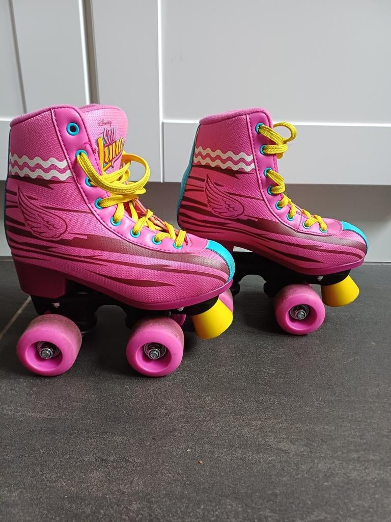 Rolschaatsen Spy Luna Roces, Enlèvement
