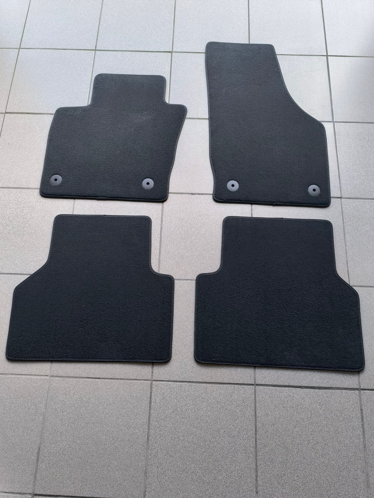 AUDI Q3 - model 8U - TAPIS origine model 2012 à 2018, Enlèvement, Comme neuf