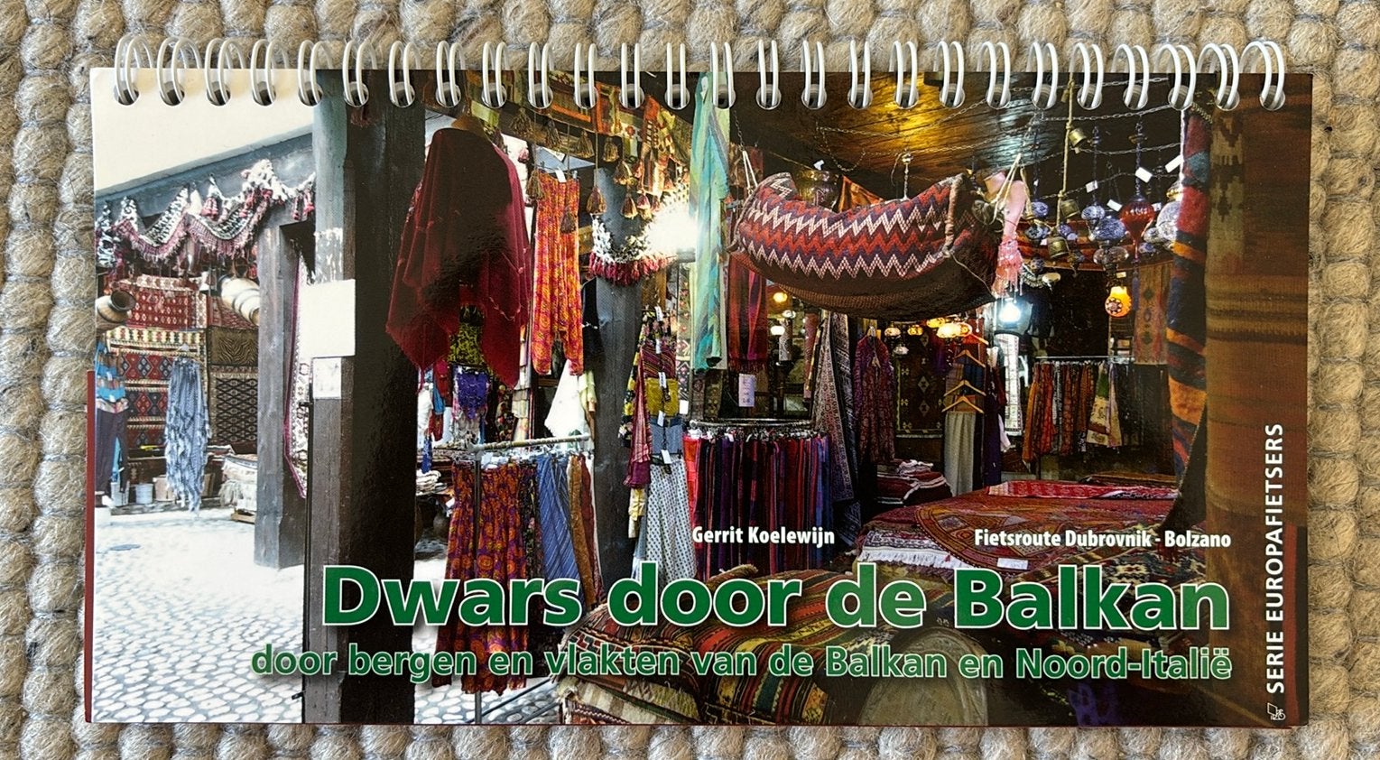 Gids: dwars door de Balkan (2020), Boeken, Europa, Nieuw, Ophalen of Verzenden, Reisgids of -boek