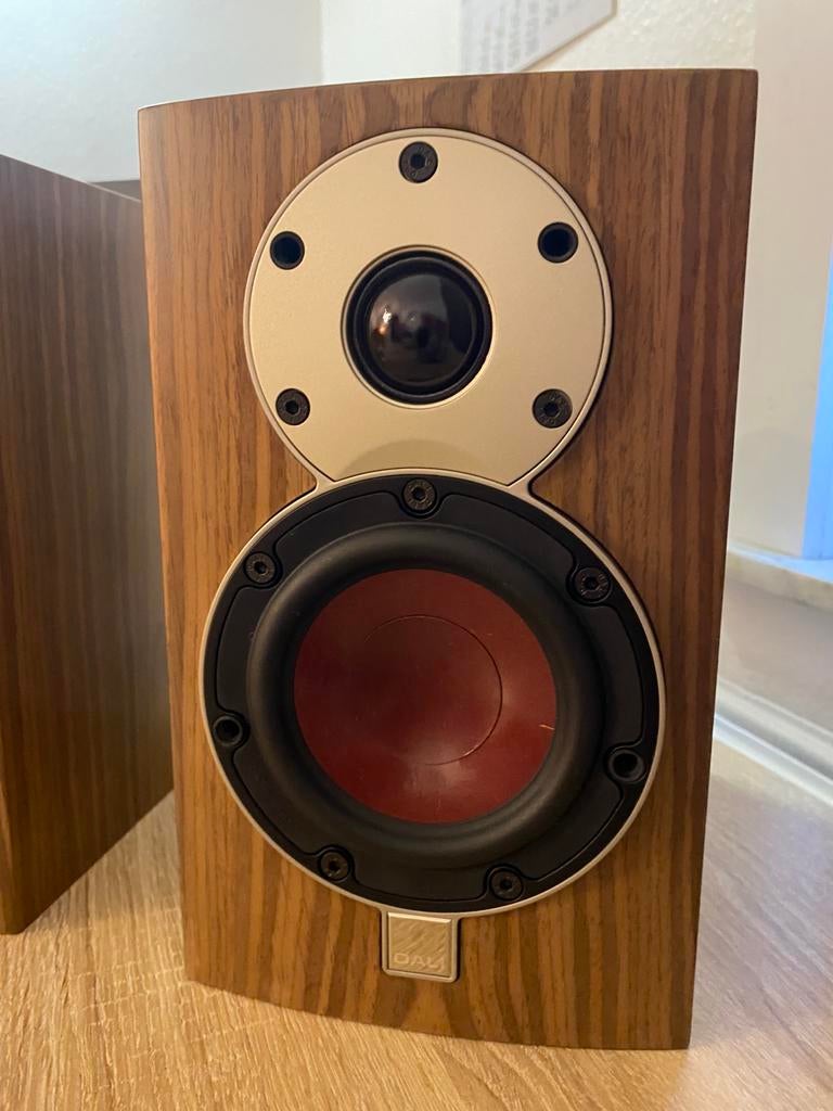 Dali Menuet, Audio, Tv en Foto, Luidsprekerboxen, Ophalen of Verzenden, Zo goed als nieuw, 60 tot 120 watt, Front, Rear of Stereo speakers