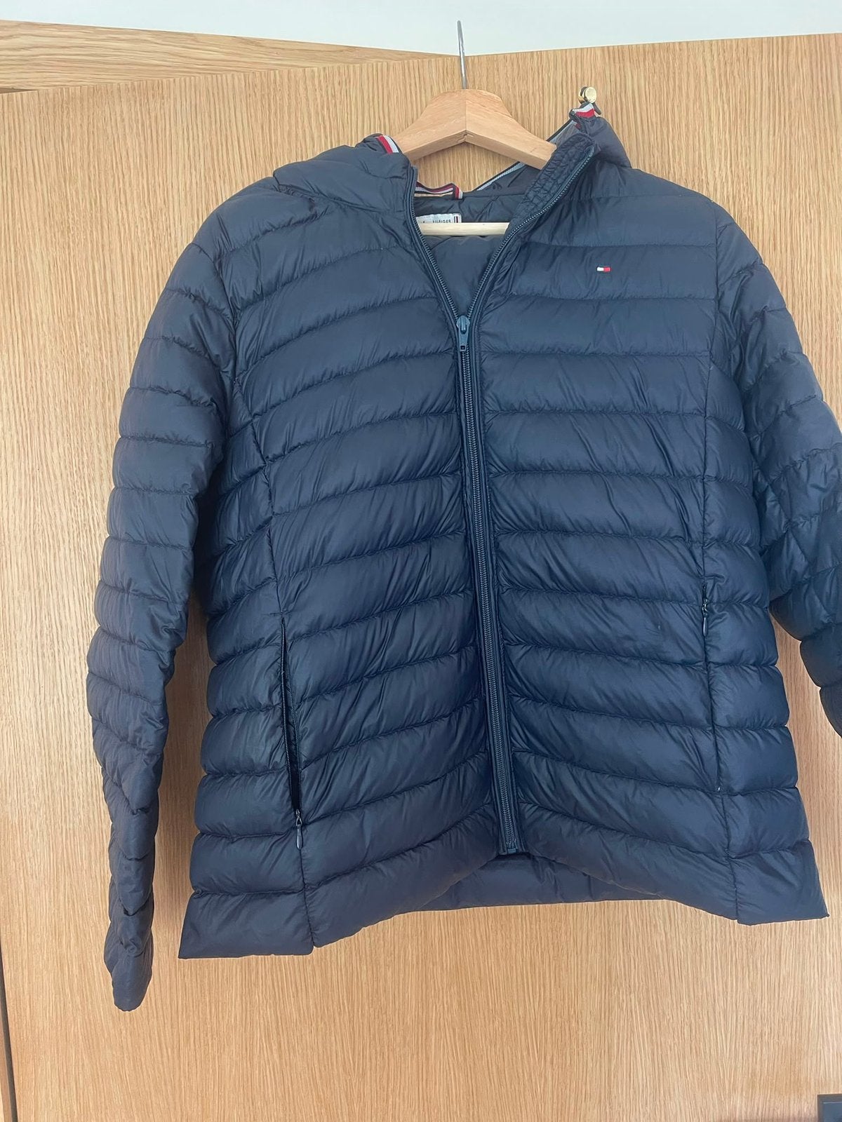 Dames Lichtgewicht jack capuchon en vulling Tommy Hilfiger, Ophalen, Gedragen, Maat 56/58 (XL), Blauw