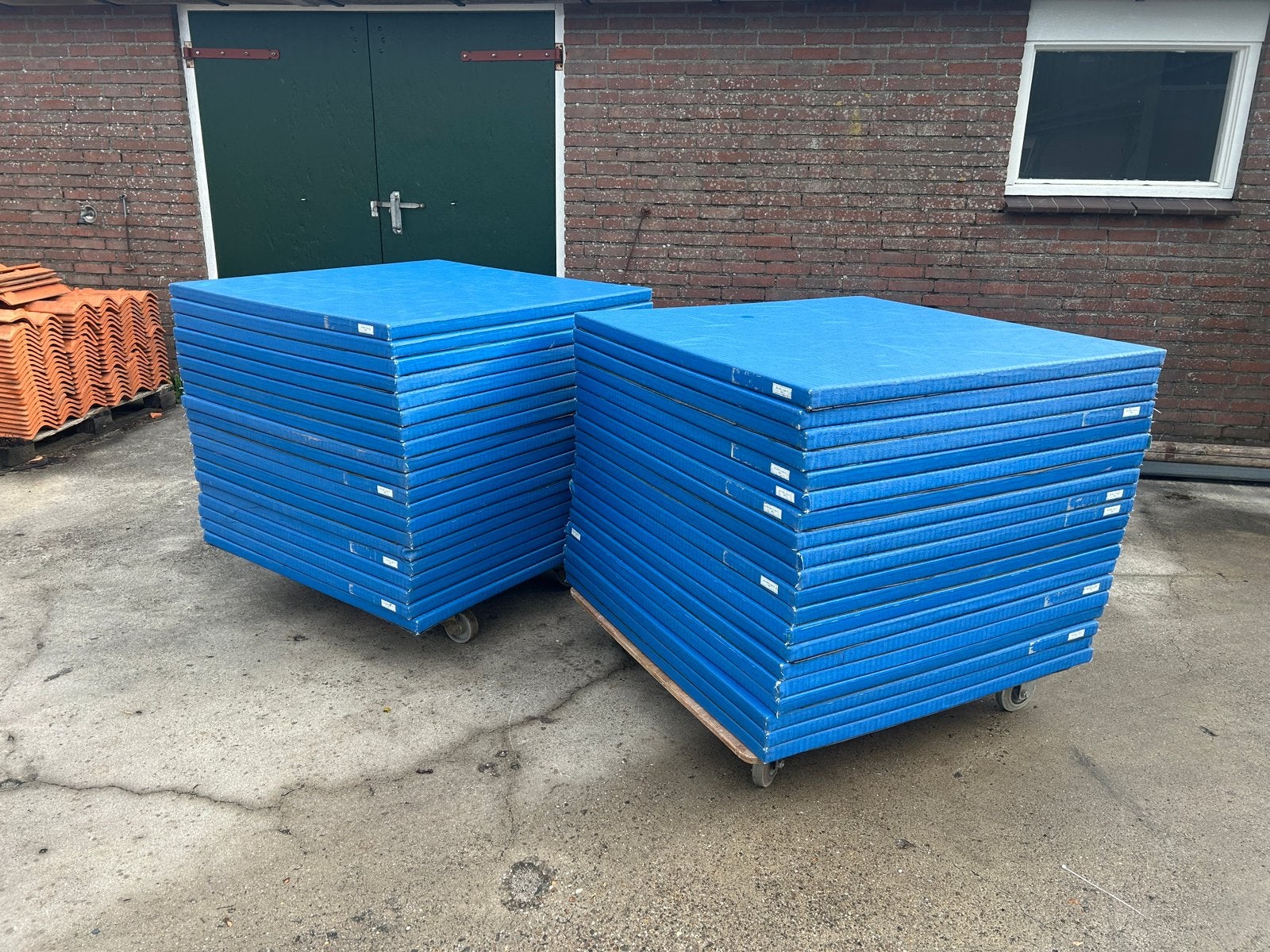 Judomatten 100x100x4cm - 40 stuks, Ophalen, Zo goed als nieuw