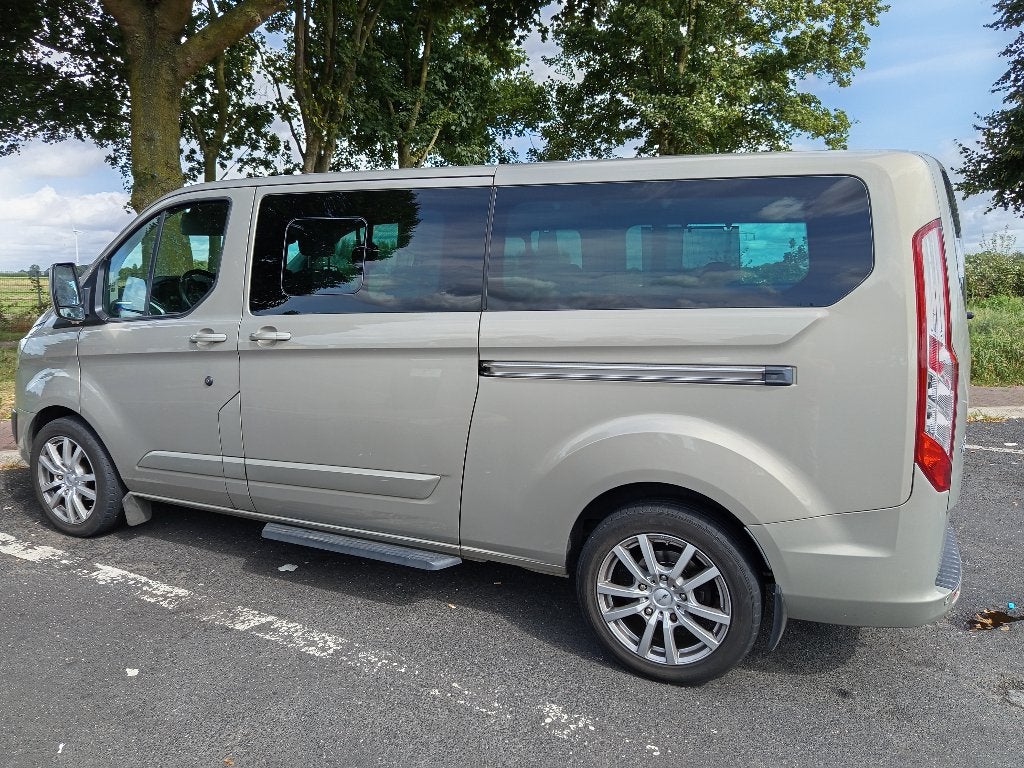 Ford Tourneo Custom LWB Titanium 1 eigenaar met lift, Auto's, Voorwielaandrijving, 4 zetels, 96 kW, Particulier