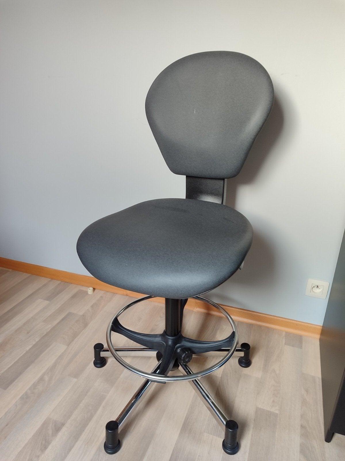 Chaise / Siège haut d'atelier ergonomique (Chaise de caisse), Maison & Meubles, Gris, Enlèvement, Utilisé, Chaise de bureau