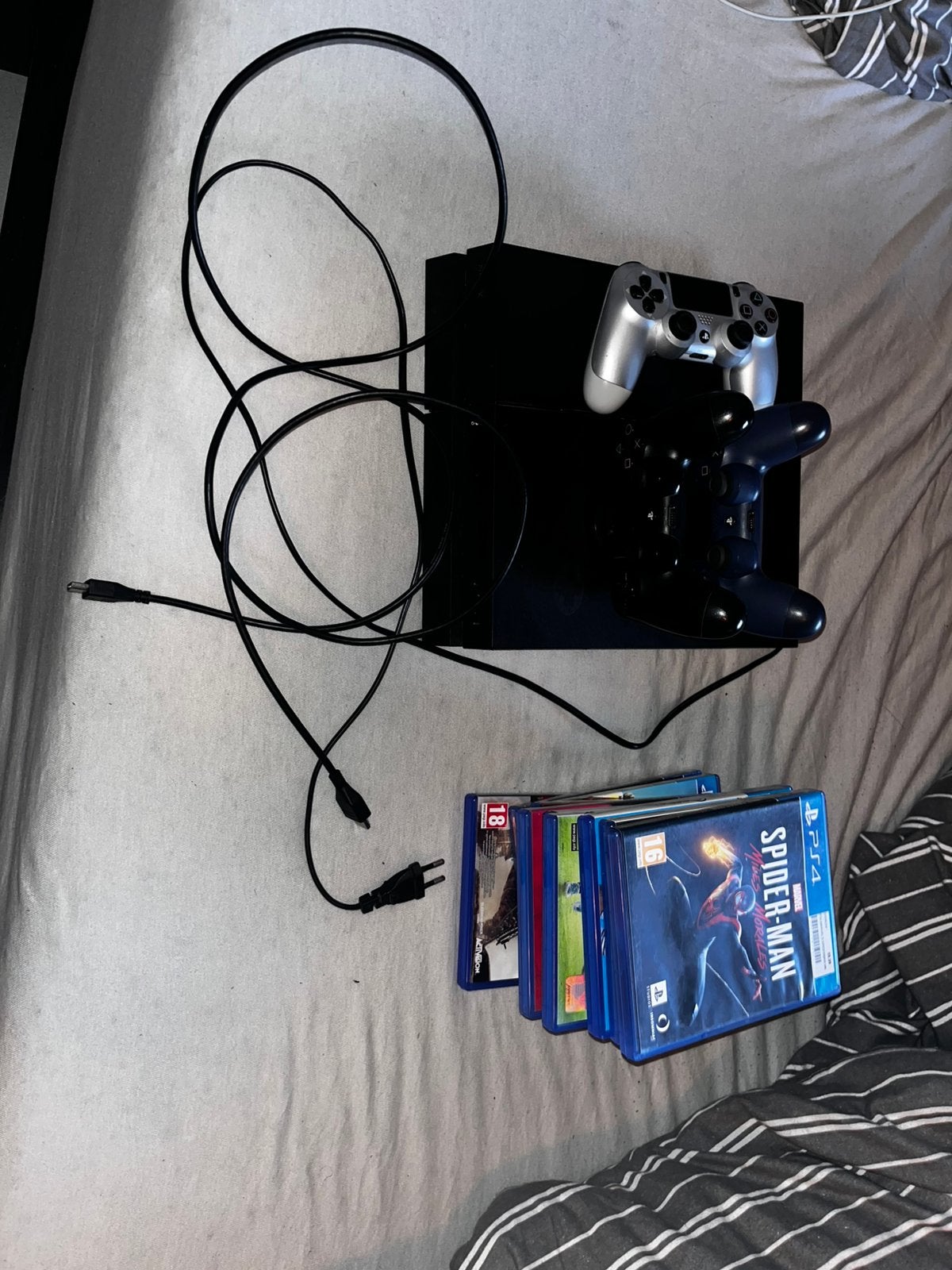 Ps4 met controllers + games, Games en Spelcomputers, Ophalen, Zo goed als nieuw