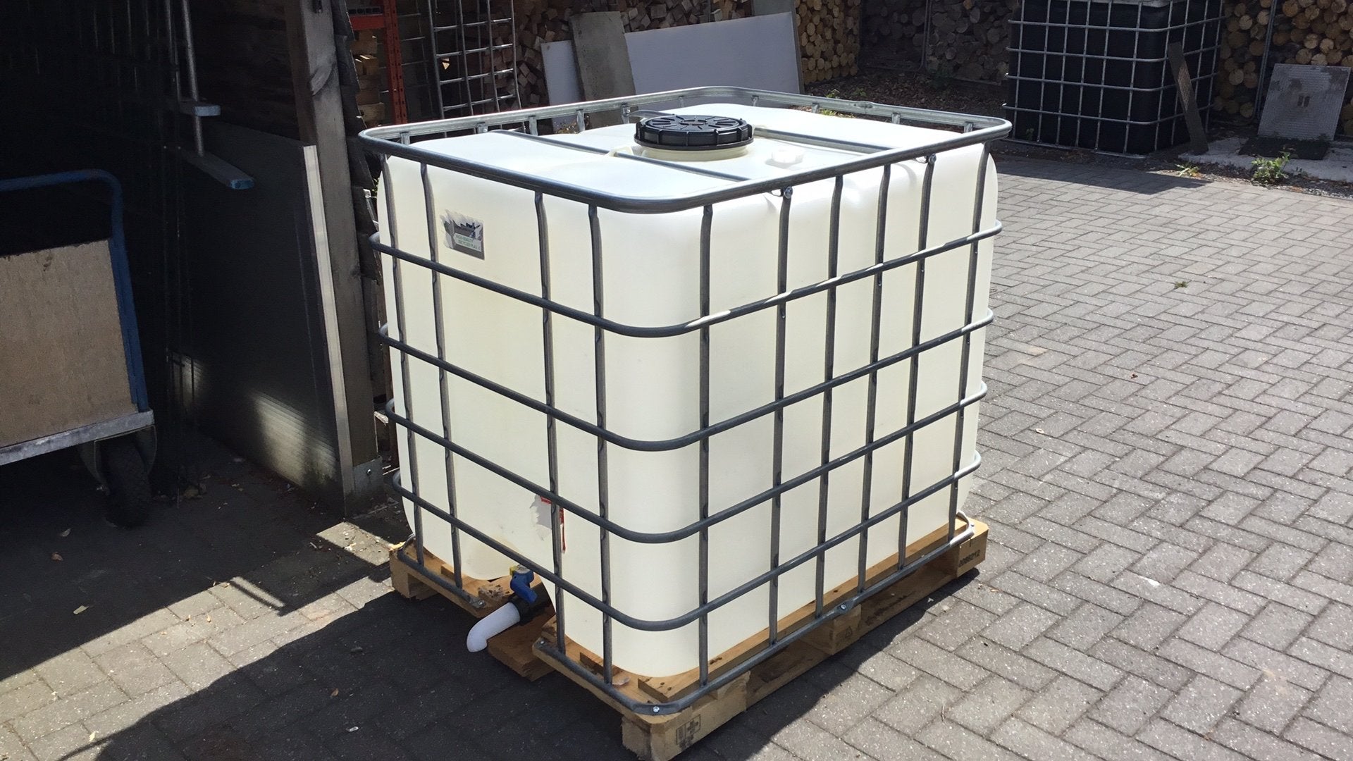 1000 liter vat voor tuinbewatering of bouwbewatering, Tuin en Terras, Regentonnen, Ophalen, Zo goed als nieuw