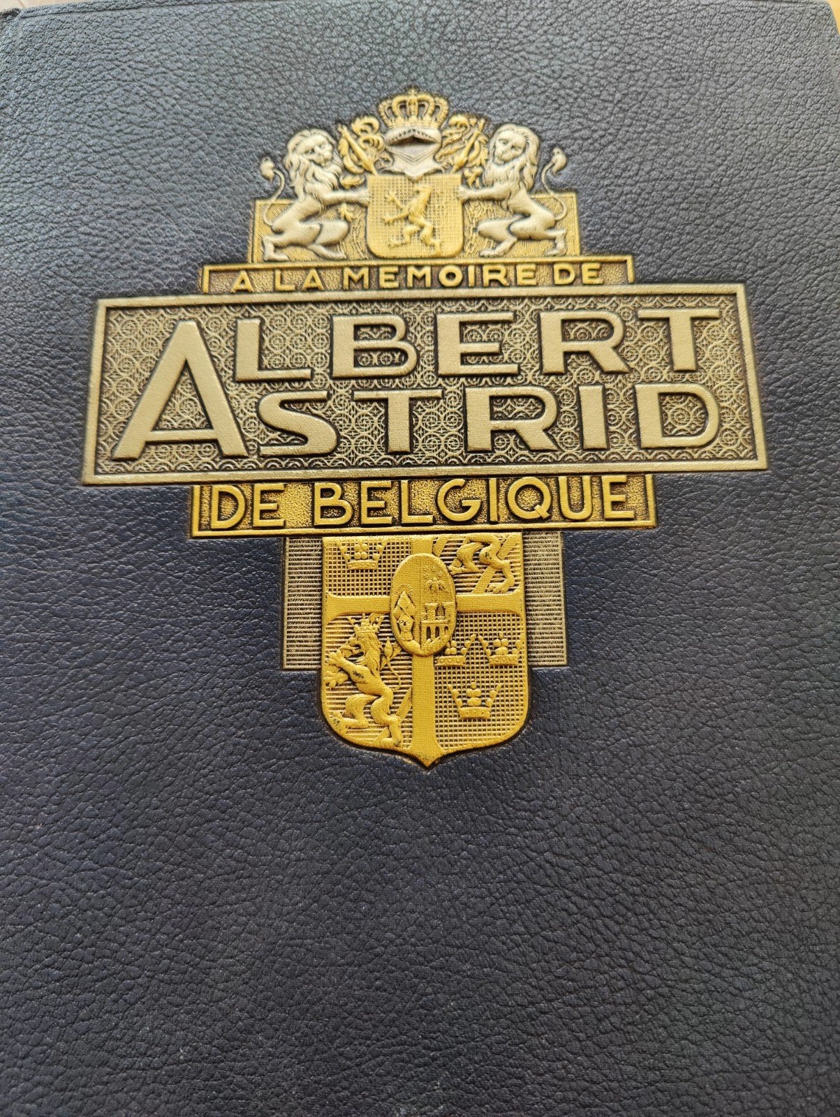 Album historique: À la mémoire de Albert et Astrid de Belgiq, Enlèvement ou Envoi, Utilisé, J. Pâquier, Livre d'images
