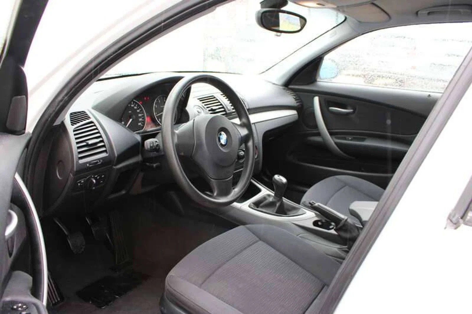 BMW 1 Serie 116 Airco inclusief 2 JAAR garantie! (bj 2008), Auto's, BMW, 1596 cc, 1 Reeks, Gebruikt, Zwart