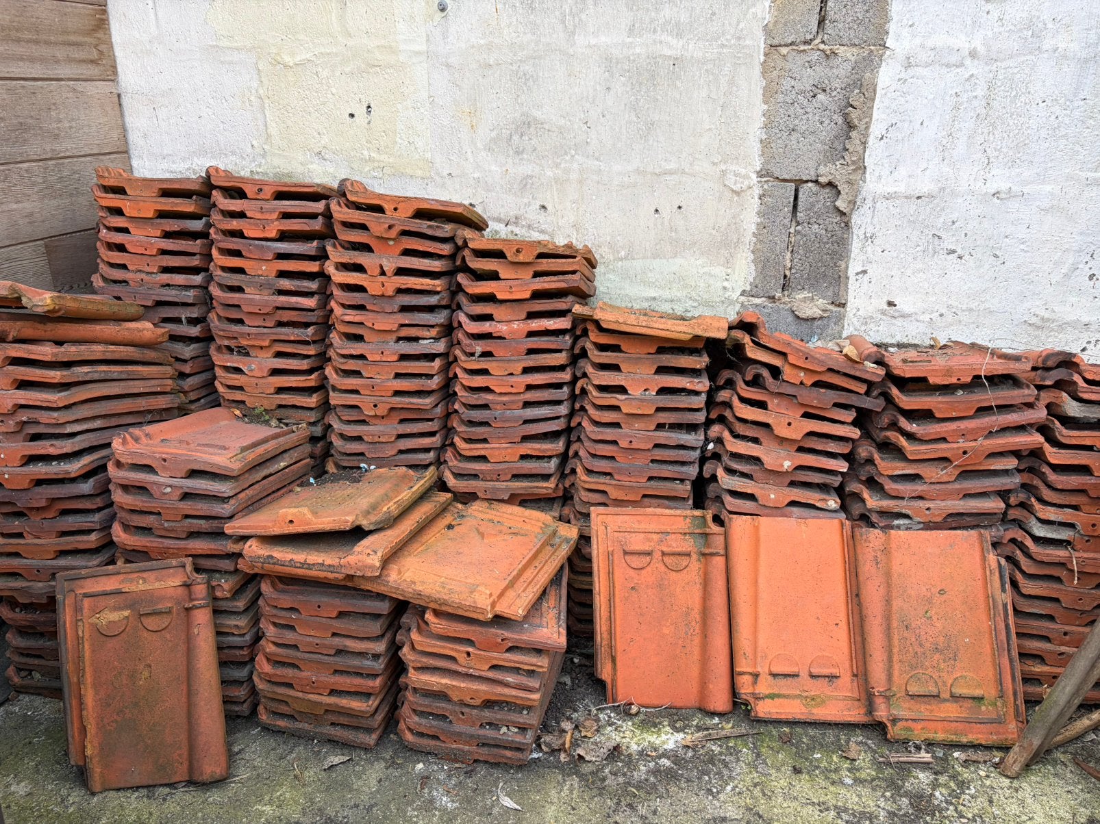 200 tal dakpannen gratis op te halen in Lichtervelde, Pierre ou Argile, Enlèvement, Utilisé, Rouge