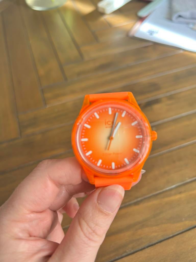 Montre Ice Watch neuve solar power, Bijoux, Sacs & Beauté, Montres | Femmes, Autres marques, Enlèvement ou Envoi, Synthétique