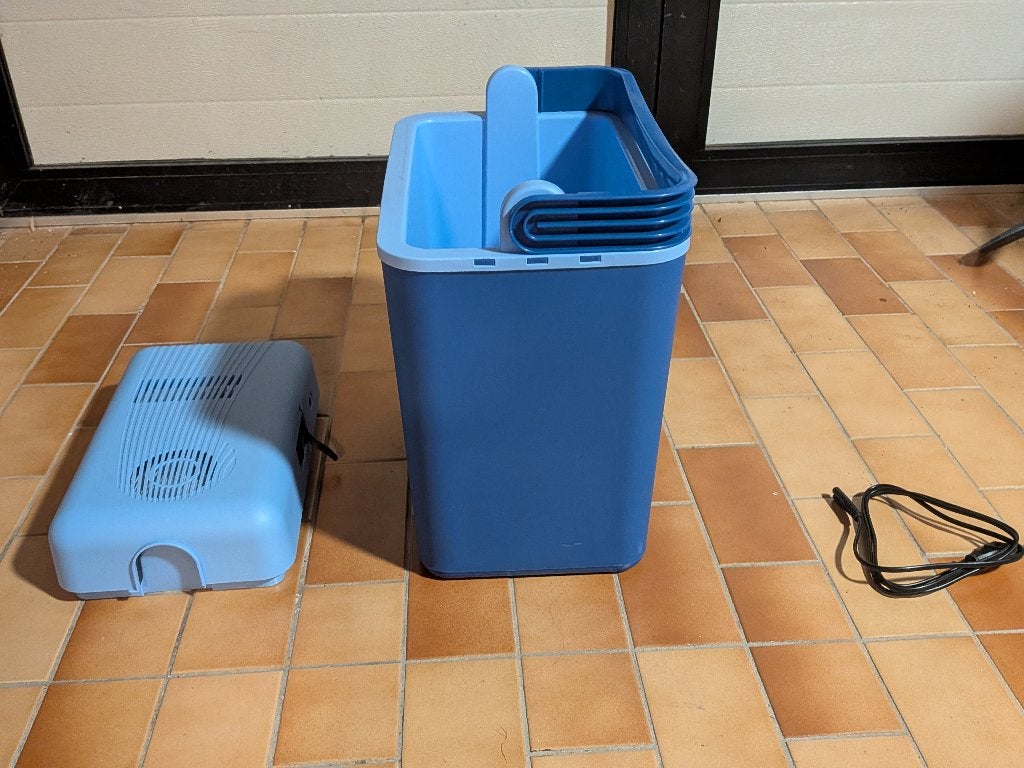 Glacière 12 V et 230 V, Caravanes & Camping, Enlèvement ou Envoi, Comme neuf, Glacières, Électrique