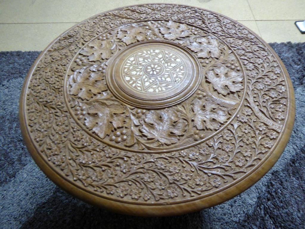 Versierd bijzettafeltje diam 53cm, Minder dan 55 cm, Rond, Zo goed als nieuw, Ophalen